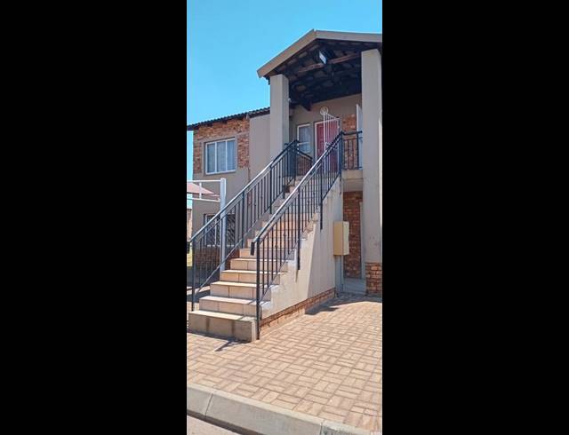 2 BEDROOM HOUSE FOR SALE IN PROTEA GLEN